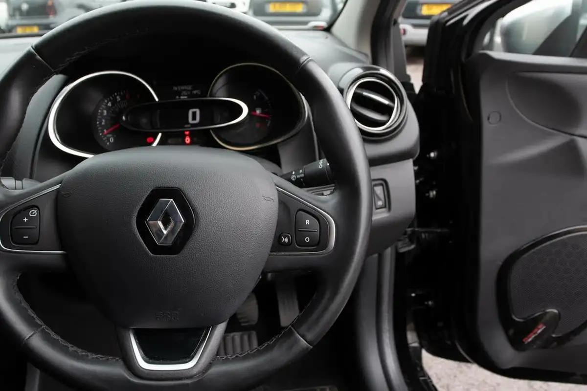 2018-renault-clio-09-tce-gt-line-big-19