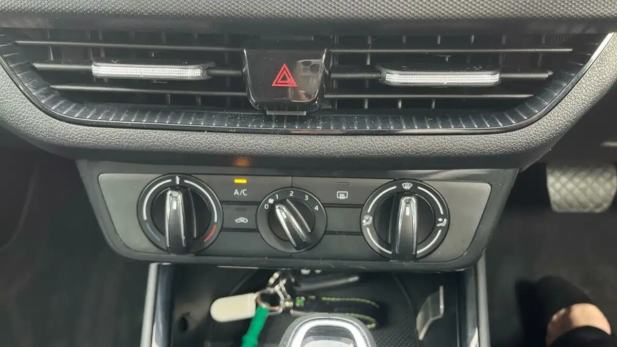 2022-skoda-fabia-10-tsi-colour-edition-109ps-dsg-big-26