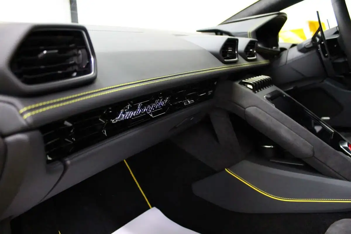 2023-lamborghini-huracan-52-tecnica-big-20