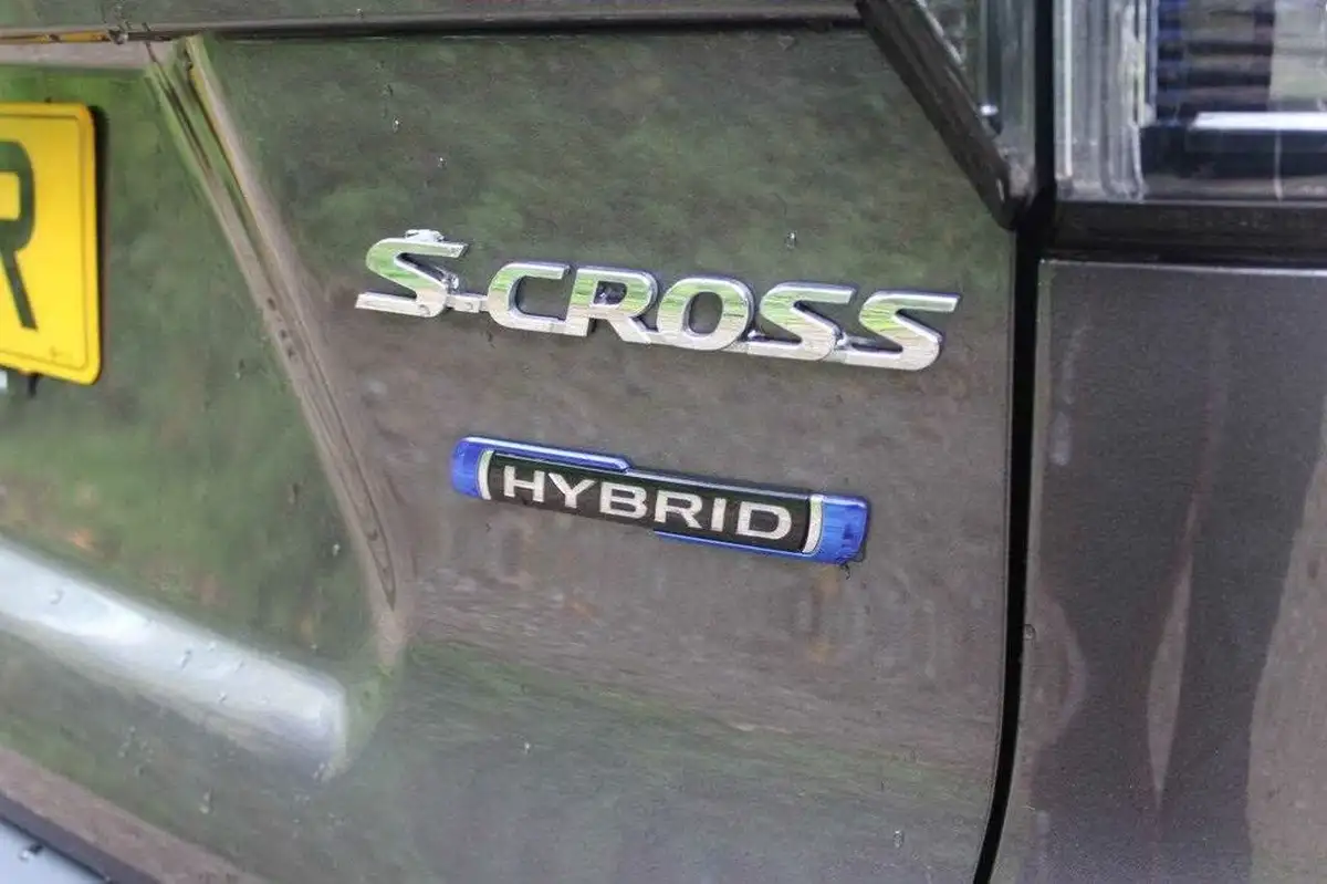 2022-suzuki-s-cross-15-ultra-big-32