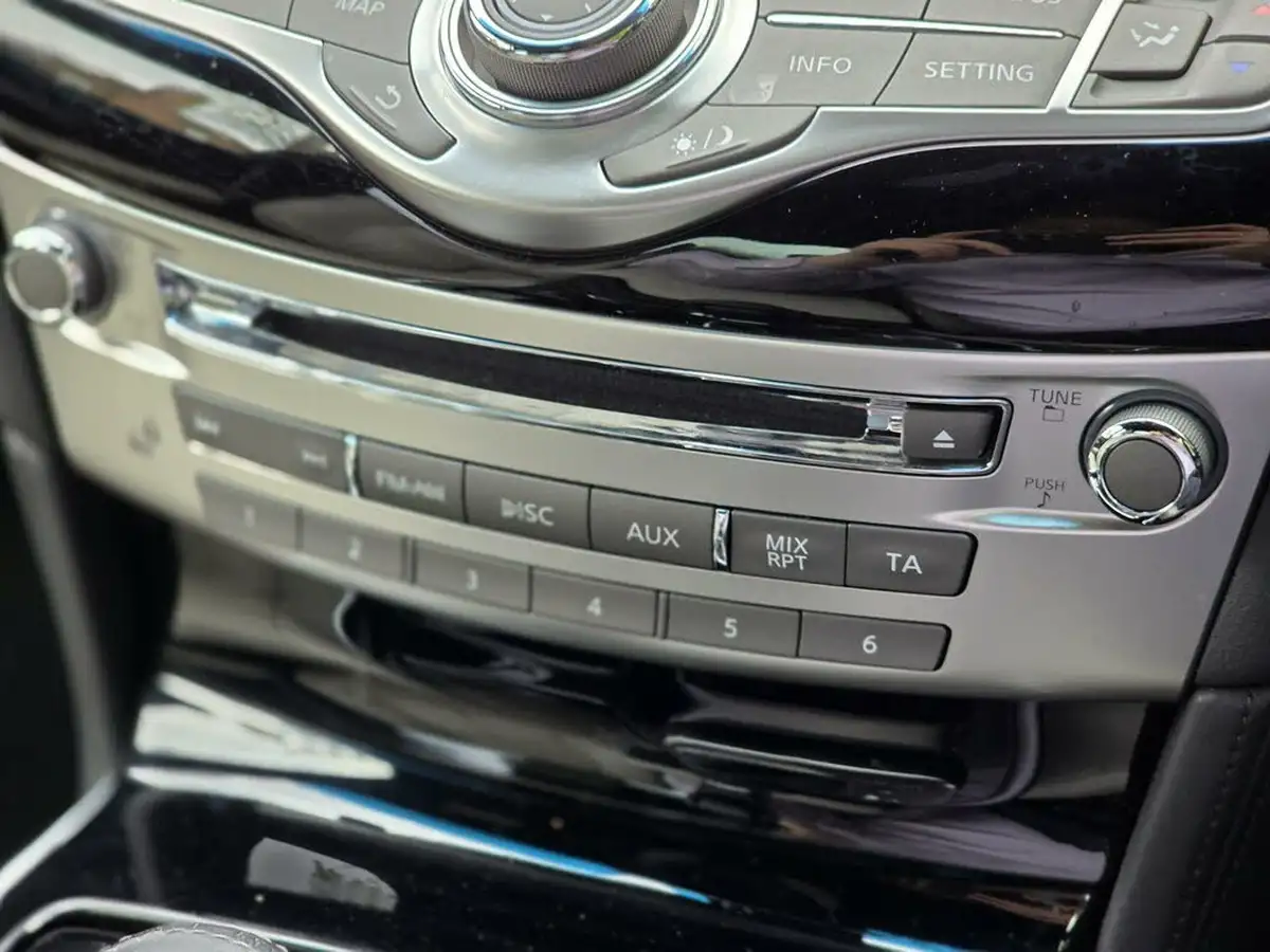 2016-infiniti-q70-37-sport-tech-big-14