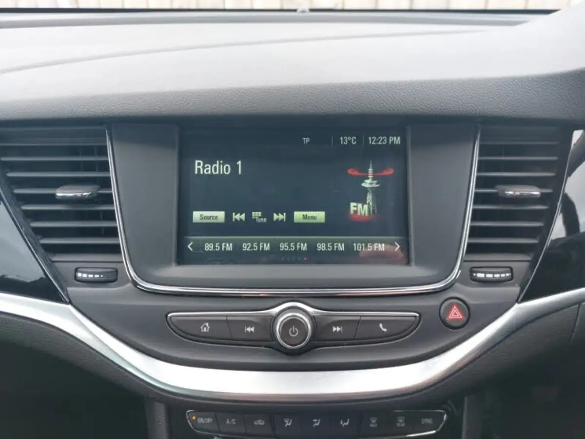 2021-vauxhall-astra-12-turbo-griffin-edition-hatchback-big-9