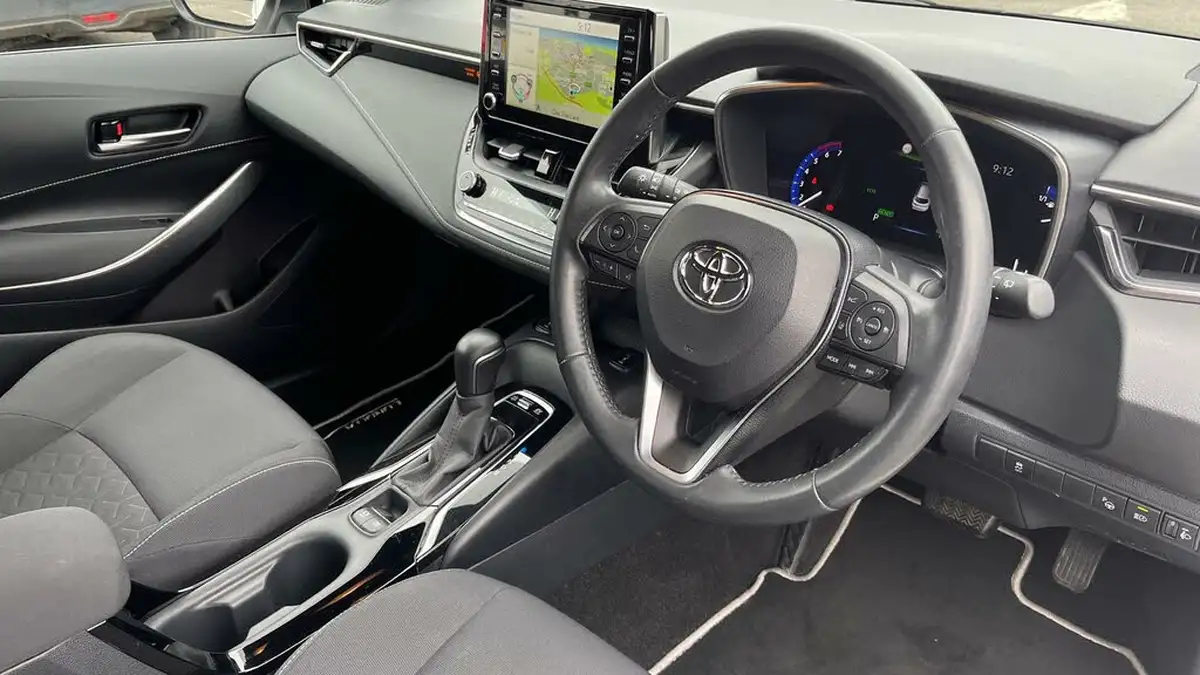2020-toyota-corolla-18-vvt-i-icon-tech-spare-wheel-touring-sports-5d-big-20