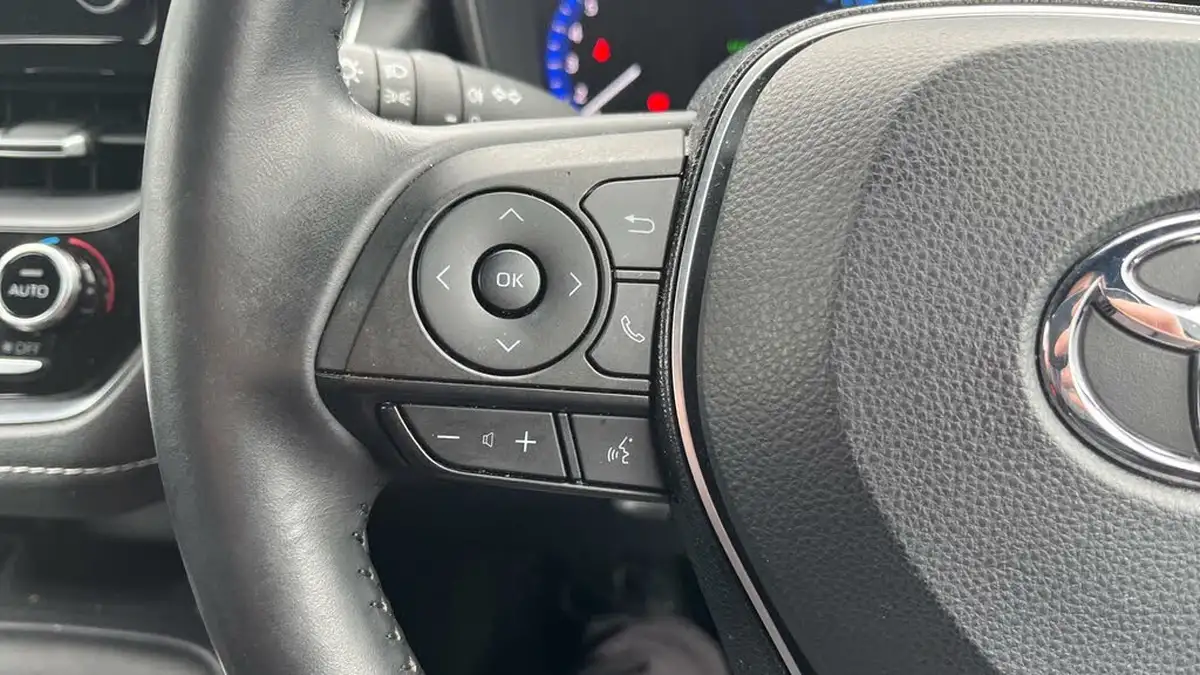 2020-toyota-corolla-18-vvt-i-icon-tech-spare-wheel-touring-sports-5d-big-44