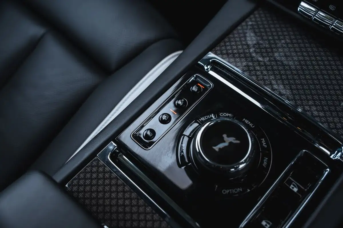 2024-rolls-royce-ghost-675-black-badge-big-71