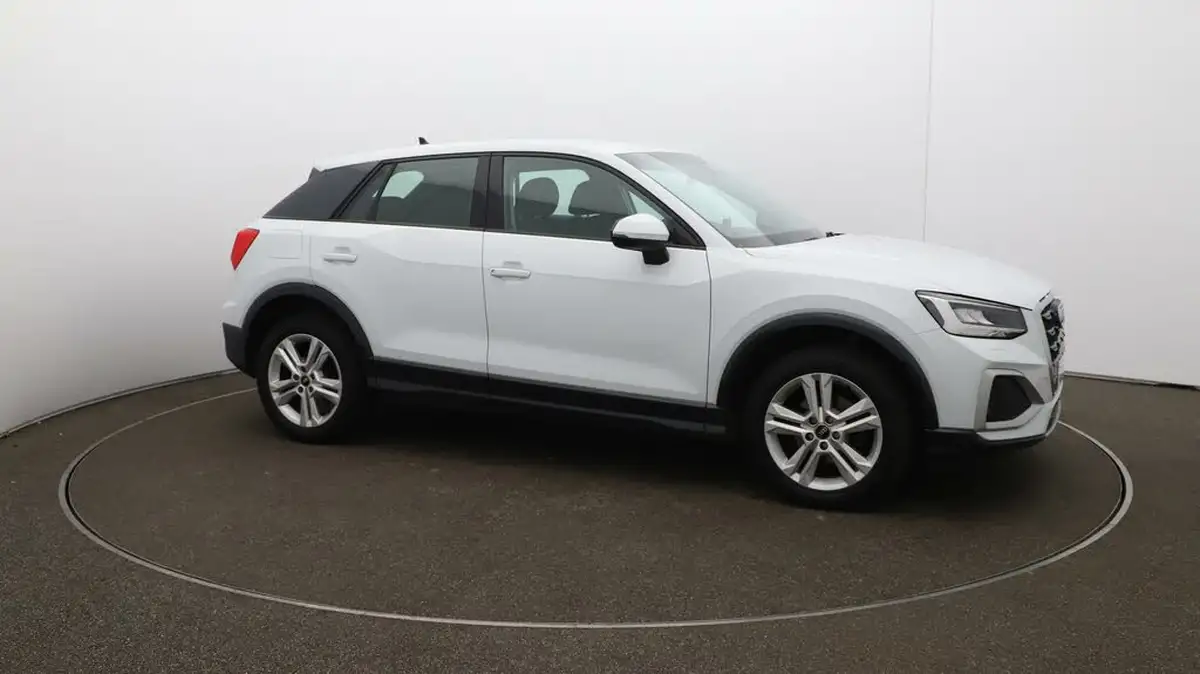 2022-audi-q2-10-30-tfsi-sport-big-37