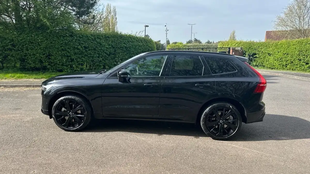 2025-volvo-xc60-20-b5-plus-black-edition-big-26