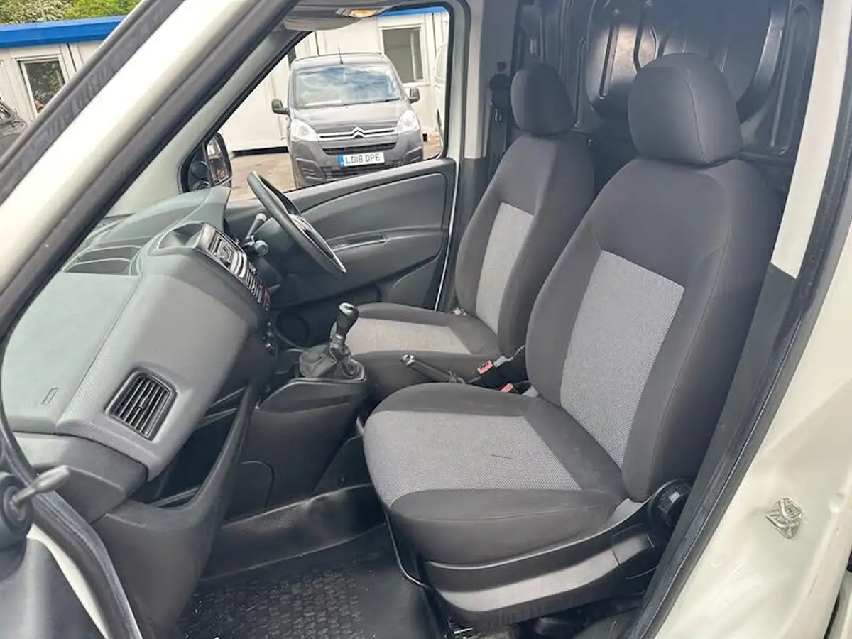 2015-fiat-doblo-cargo-13td-v-l1-panel-van-big-16