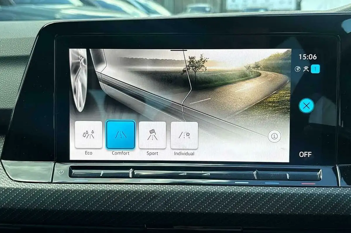 2023-volkswagen-golf-15-etsi-r-line-hatchback-big-22