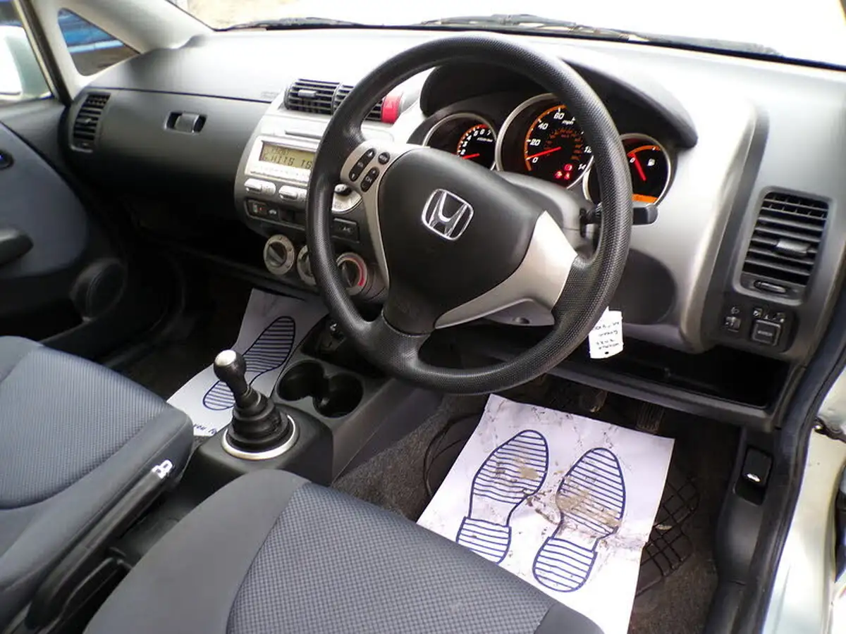 2008-honda-jazz-14-se-big-10