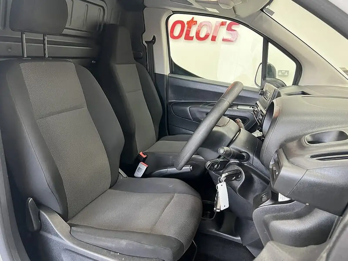2021-toyota-proace-city-15d-active-100hpeu6dt-e-big-8