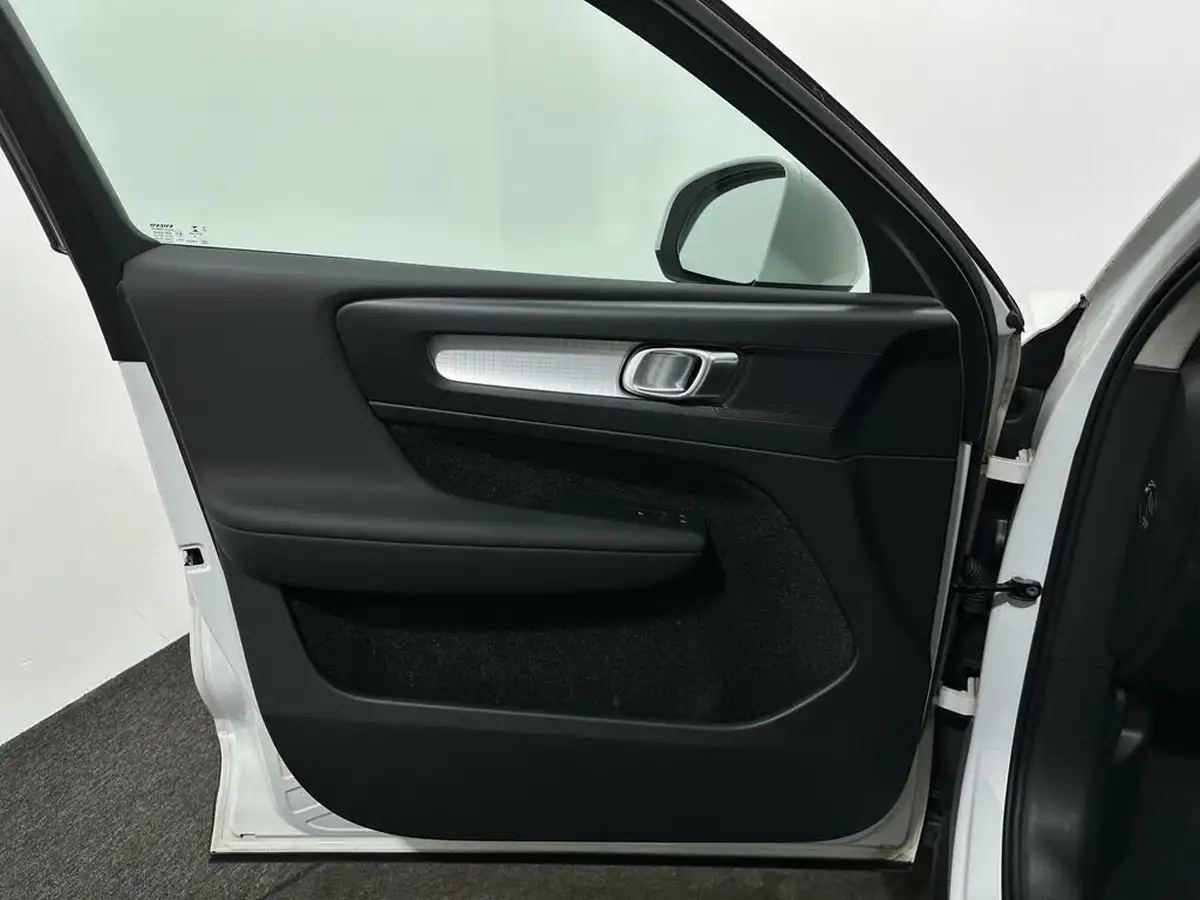 2020-volvo-xc40-20td-d3-momentum-geartronic-big-31