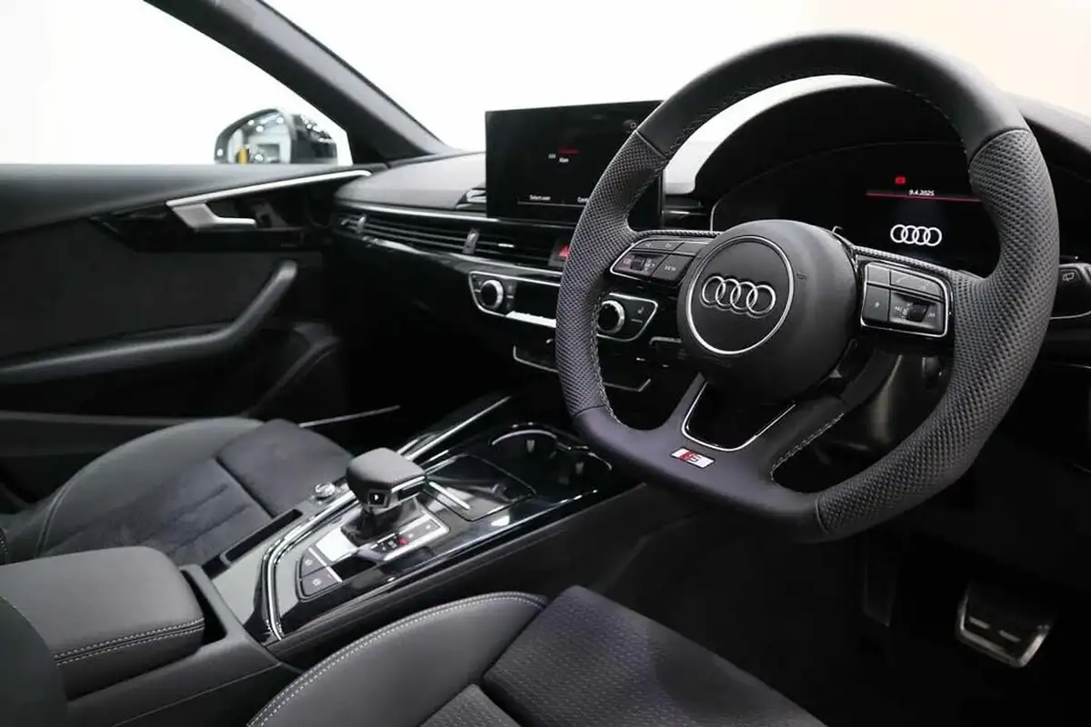 2024-audi-a4-avant-20-35-tdi-black-edition-big-5