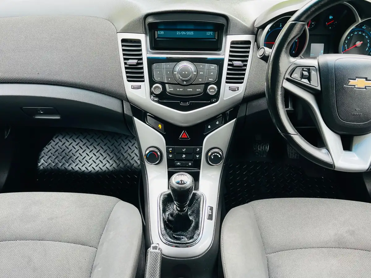 2012-chevrolet-cruze-20td-lt-20vcdi-hatchback-5d-big-54
