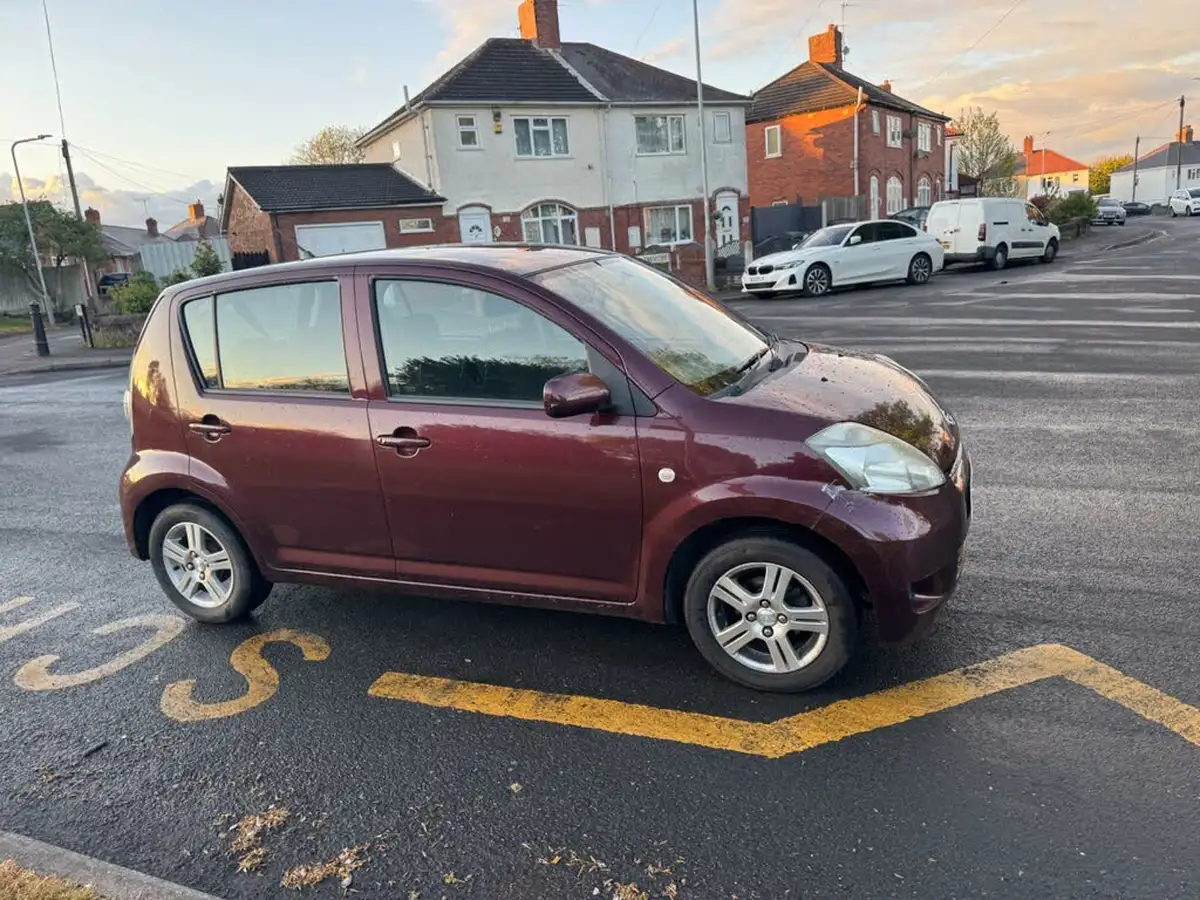 2009-daihatsu-sirion-10-se-big-11
