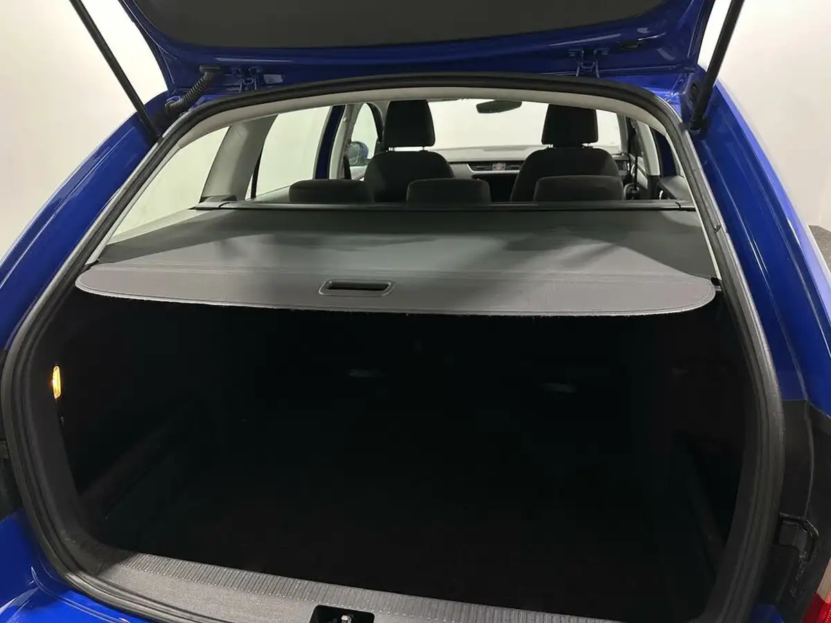 2020-skoda-octavia-16tdi-se-technology-estate-big-45