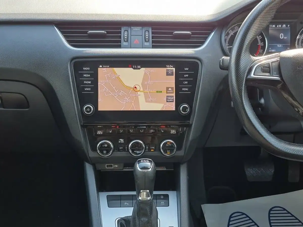 2019-skoda-octavia-16tdi-se-technology-estate-dsg-big-10