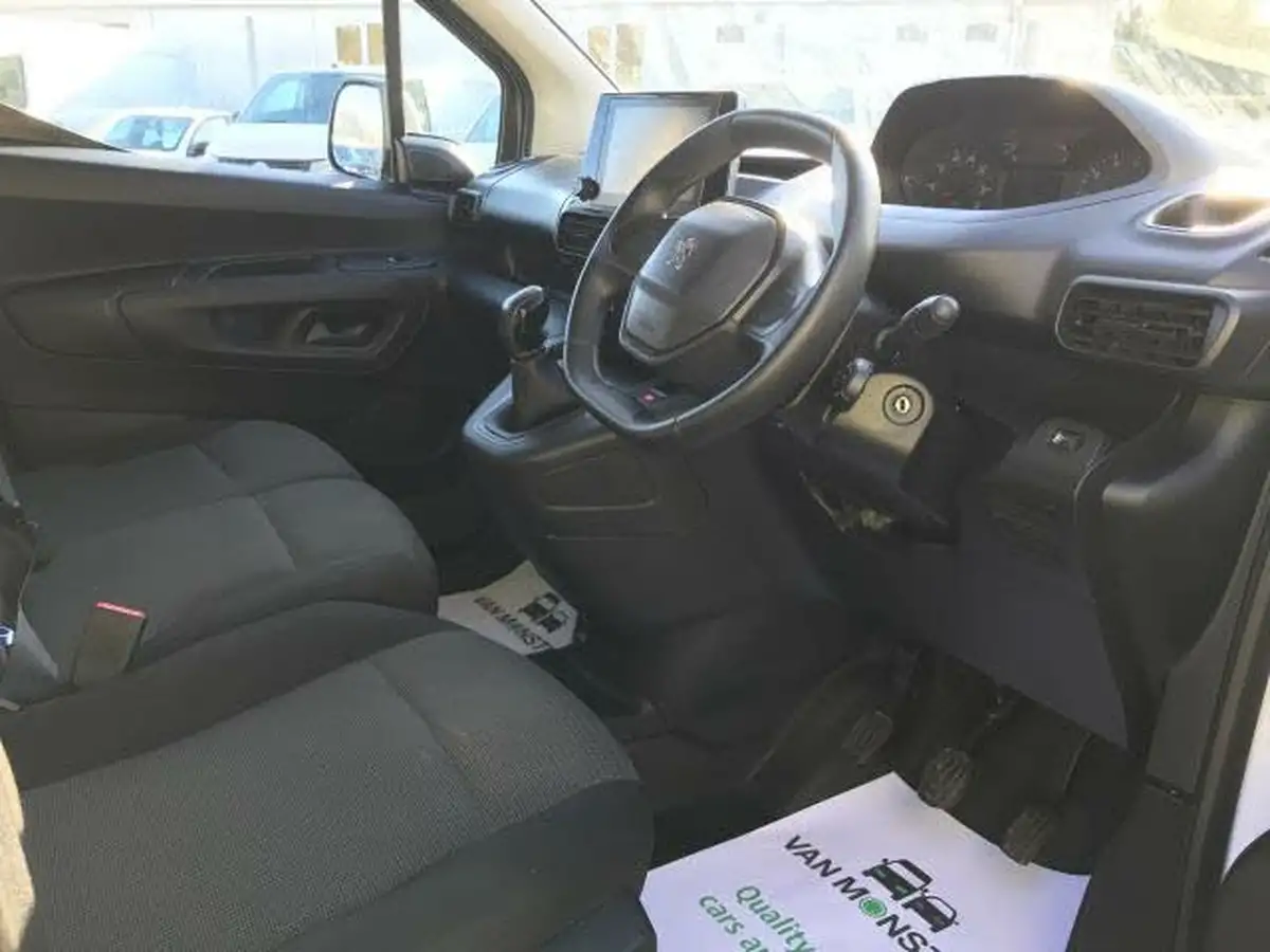2020-peugeot-partner-15-bluehdi-1000-professional-100ps-eu6dt-panel-big-16