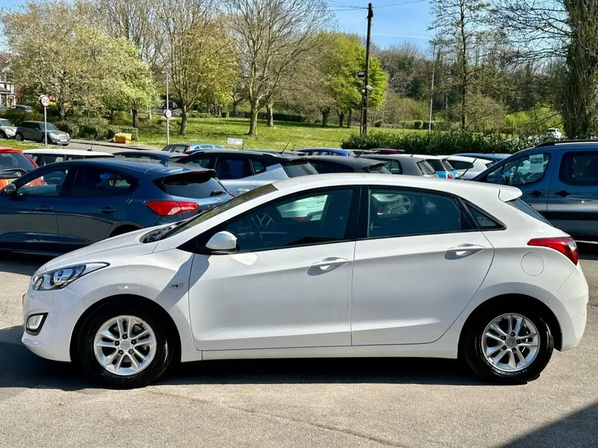 2012-hyundai-i30-16td-active-blue-drive-isg-big-5