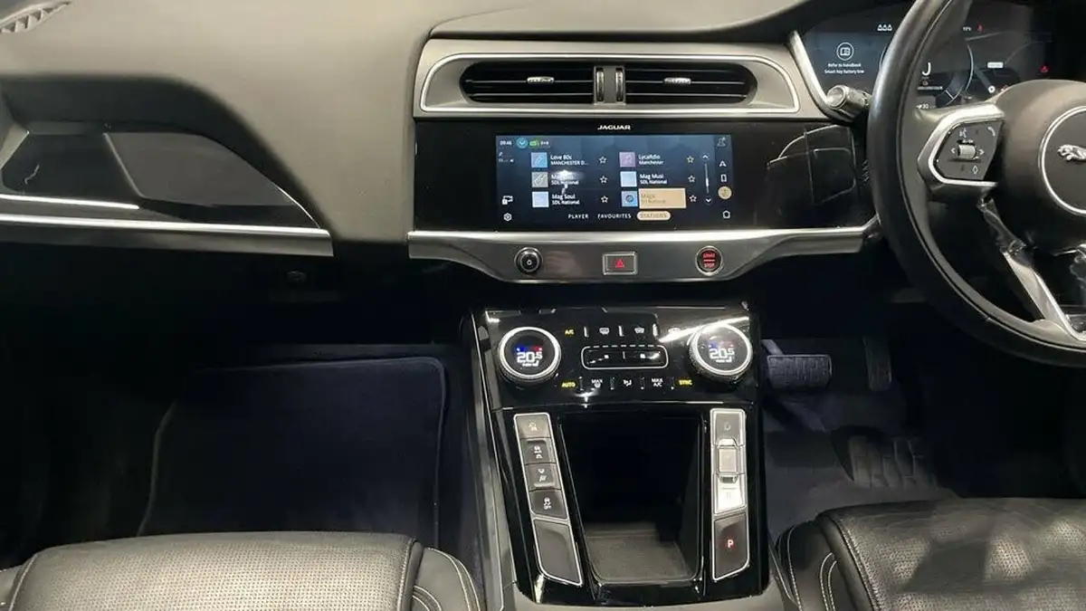 2022-jaguar-i-pace-ev400-black-big-15