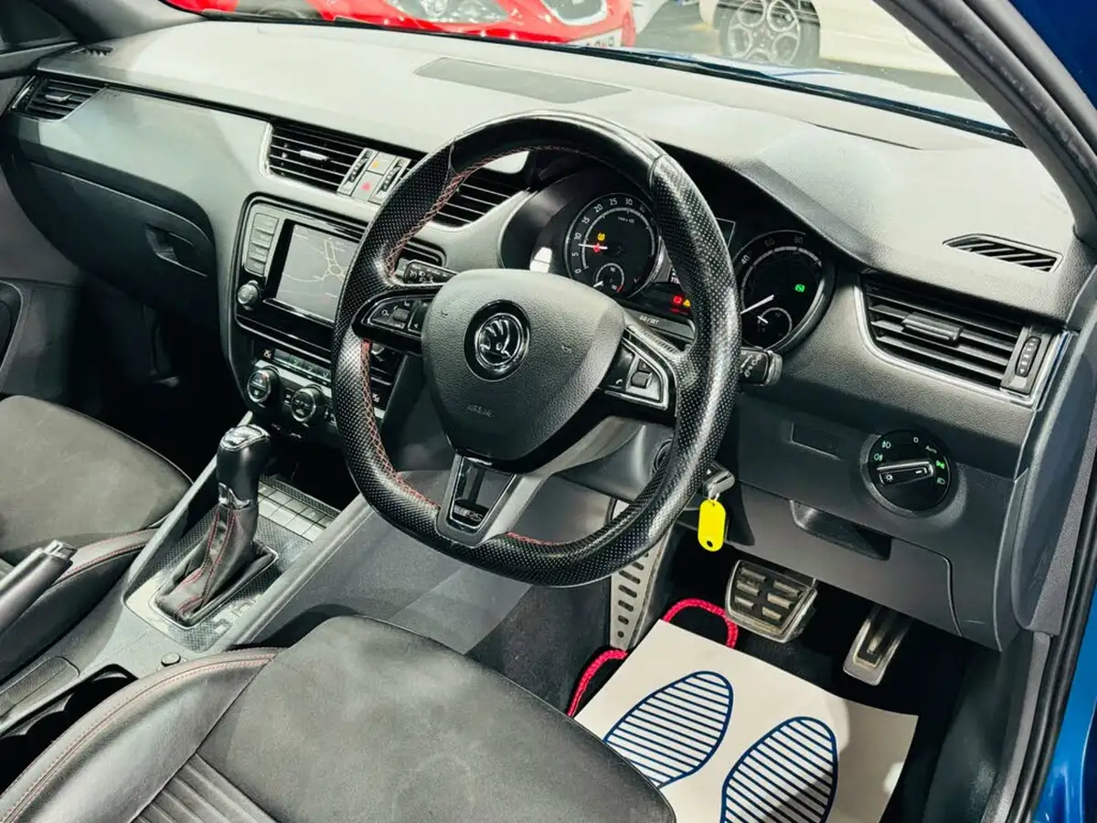 2017-skoda-octavia-20tdi-vrs-hatchback-dsg-big-9