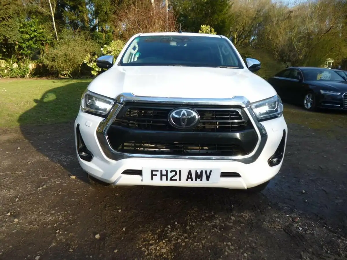 2021-toyota-hi-lux-24d-4d-invincible-150hpeu6d-auto-big-3