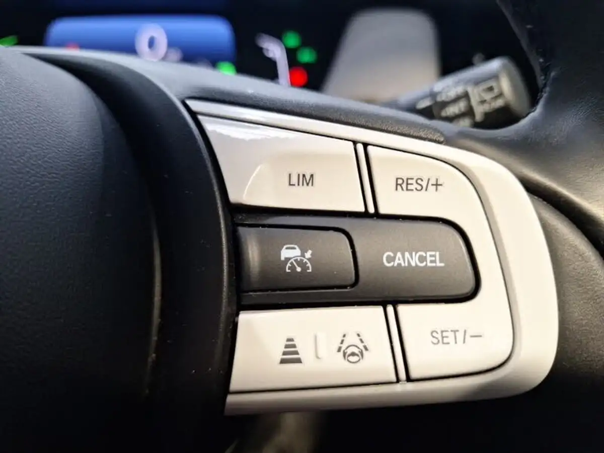 2020-honda-jazz-15-i-mmd-crosstar-ex-big-14