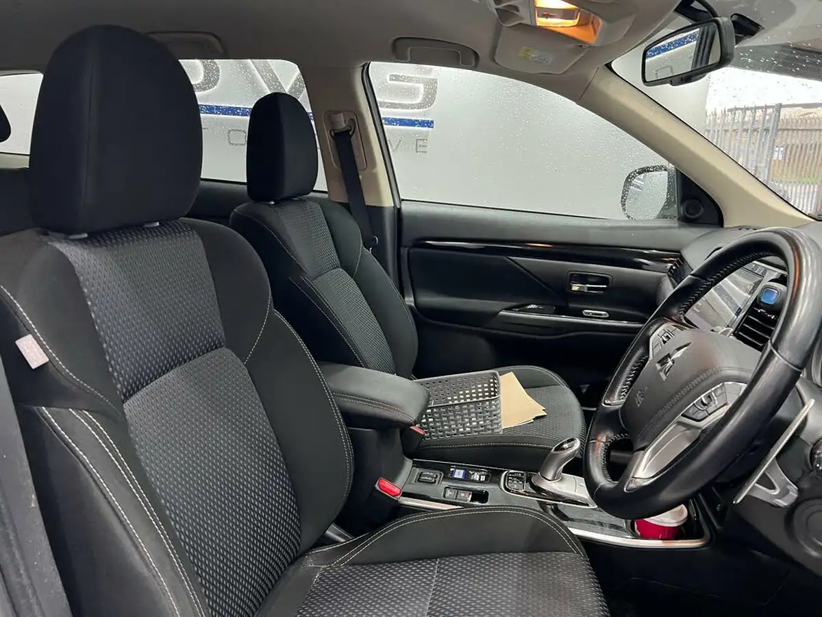 2020-mitsubishi-outlander-24-design-phev-big-2