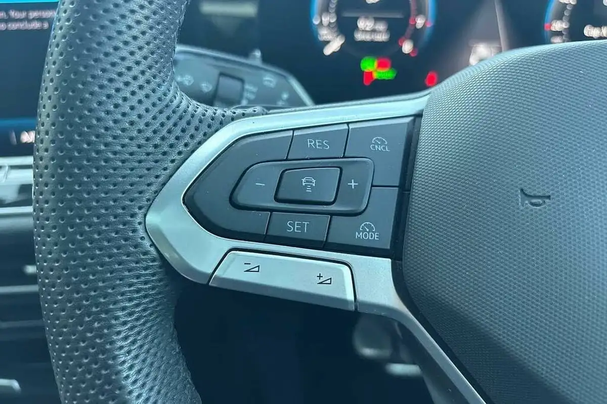 2024-volkswagen-passat-15-etsi-r-line-big-13