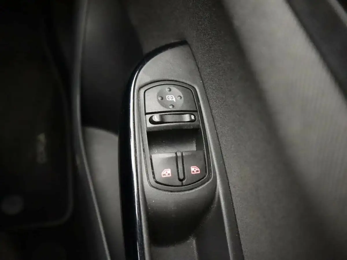 2018-vauxhall-corsa-14i-sri-90ps-ecotec-3d-big-19