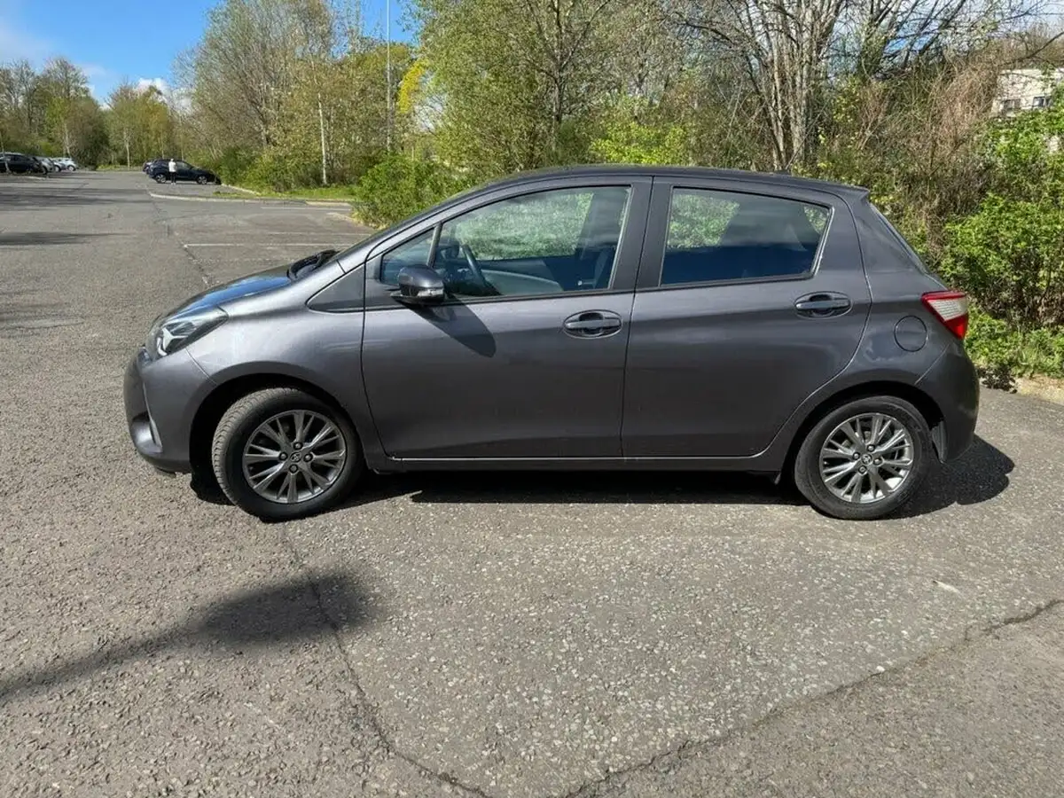 2017-toyota-yaris-15-vvt-i-icon-navi-big-11