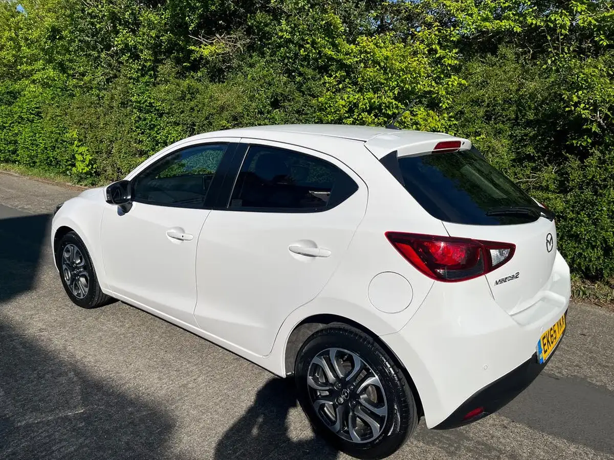 2015-mazda-mazda2-15-sport-nav-90ps-big-12