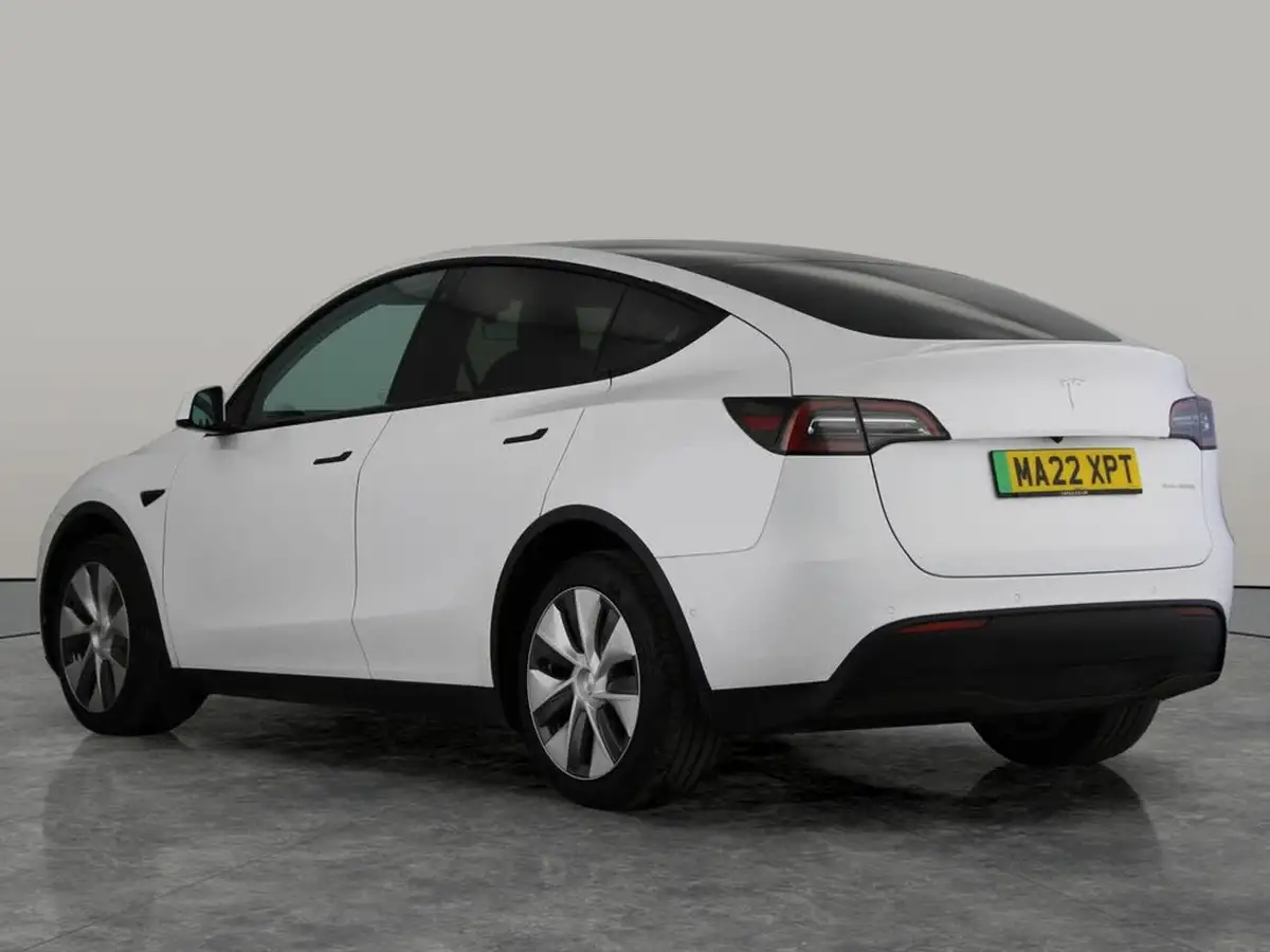 2022-tesla-model-y-e-long-range-big-9