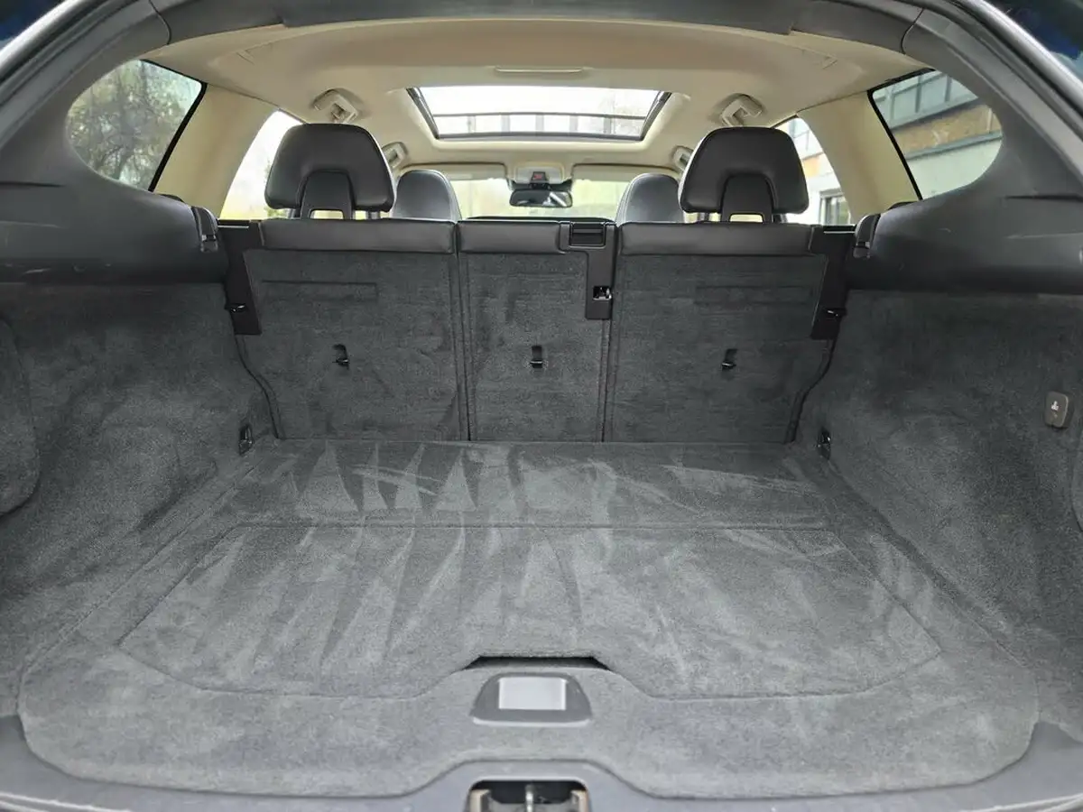 2010-volvo-xc60-20-t5-se-big-21