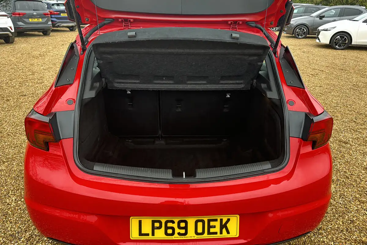 2019-vauxhall-astra-12-turbo-sri-145ps-big-17