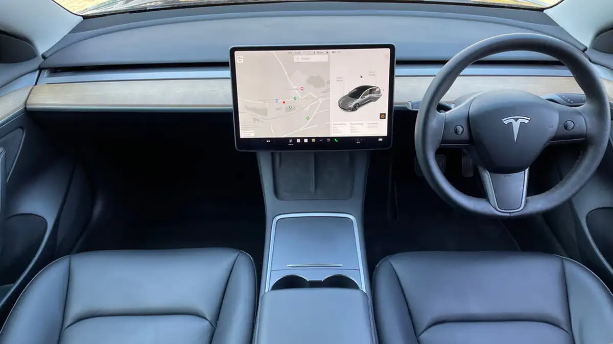 2021-tesla-model-3-e-long-range-awd-big-10