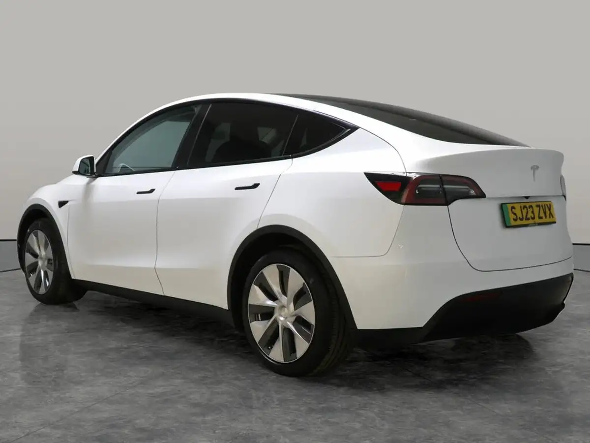 2023-tesla-model-y-e-rwd-big-13