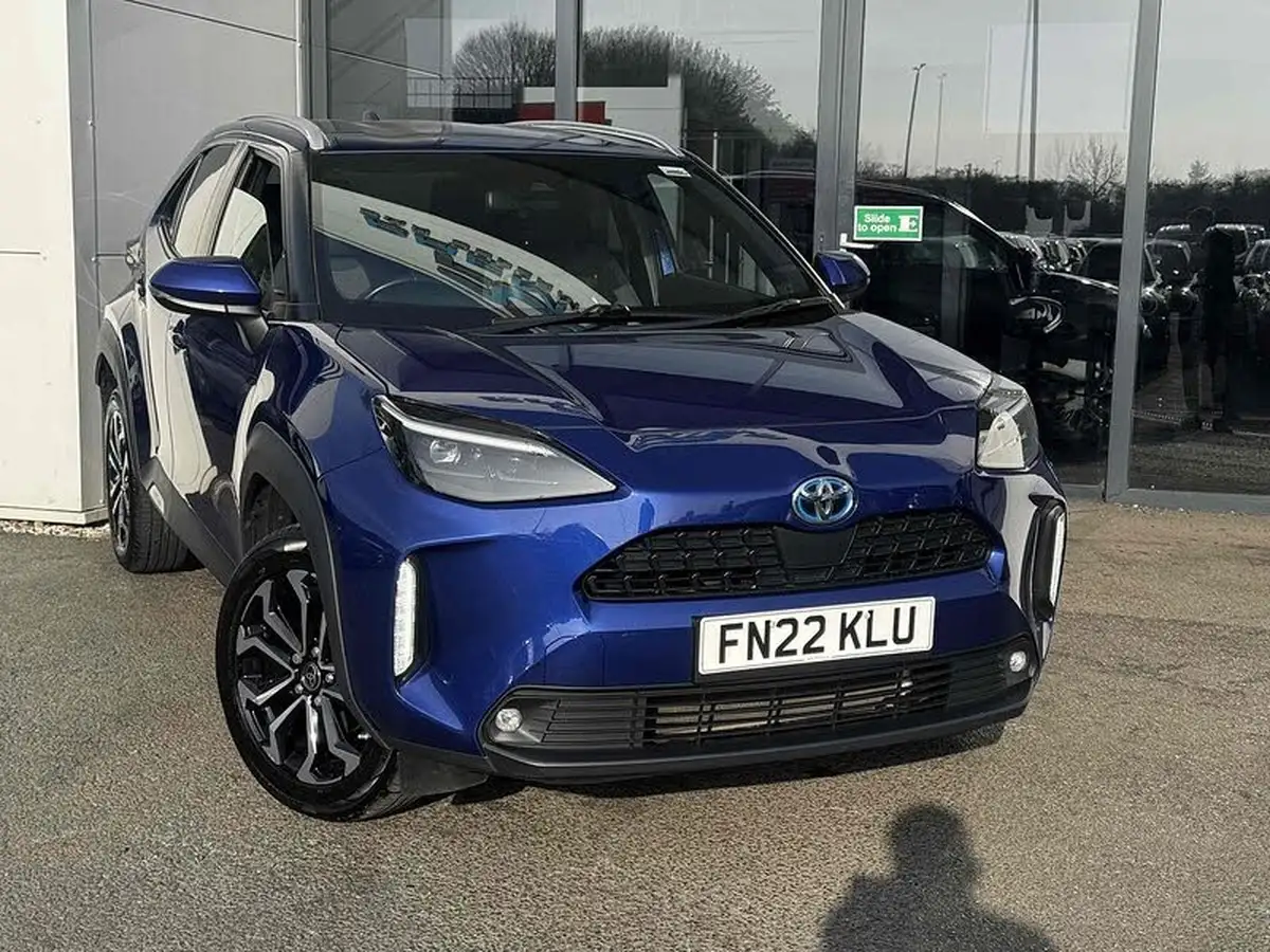 2022-toyota-yaris-15-vvt-i-design-panoramic-roof-big-3