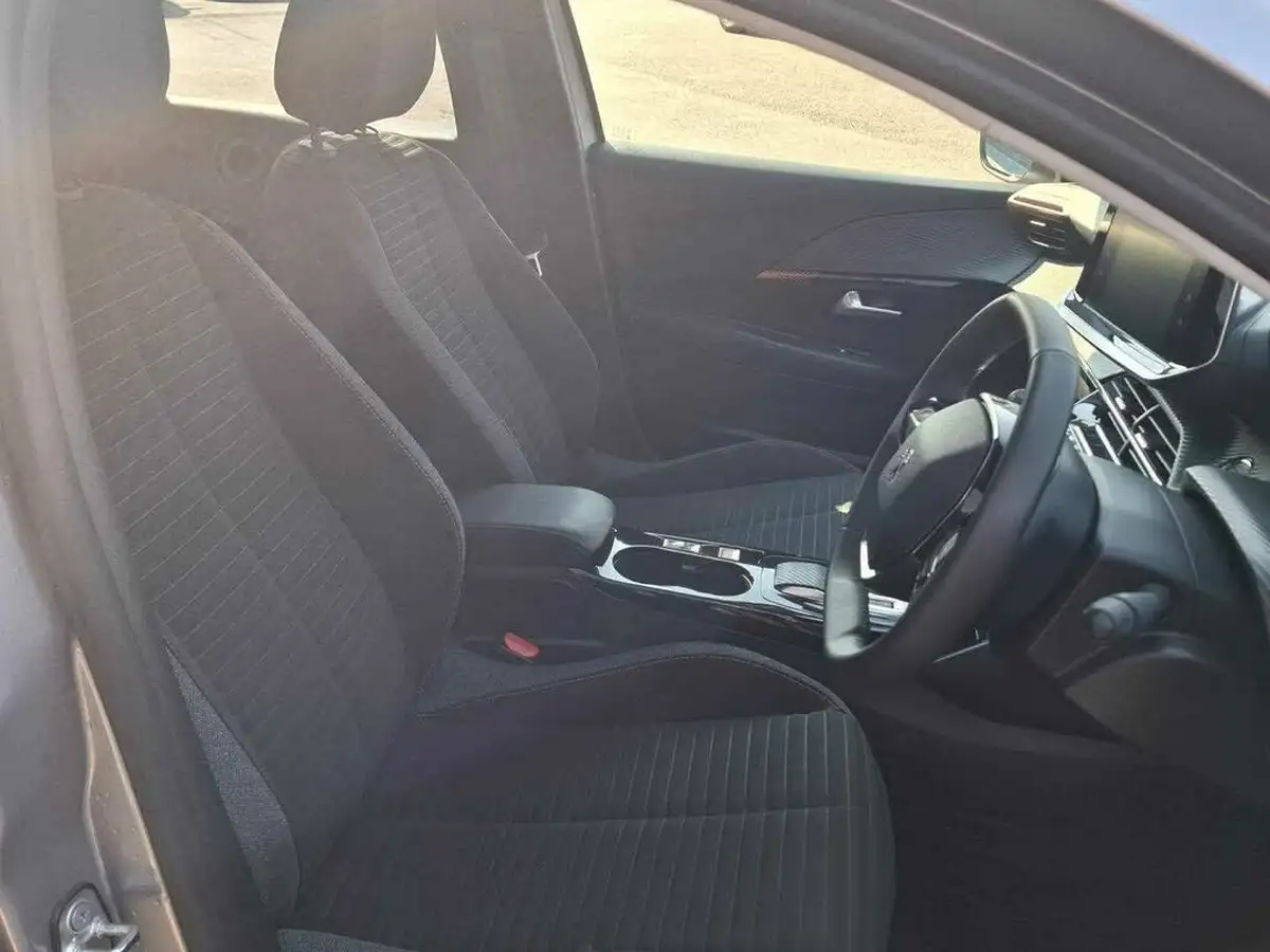 2023-peugeot-208-e-active-premium-136bhp-big-18