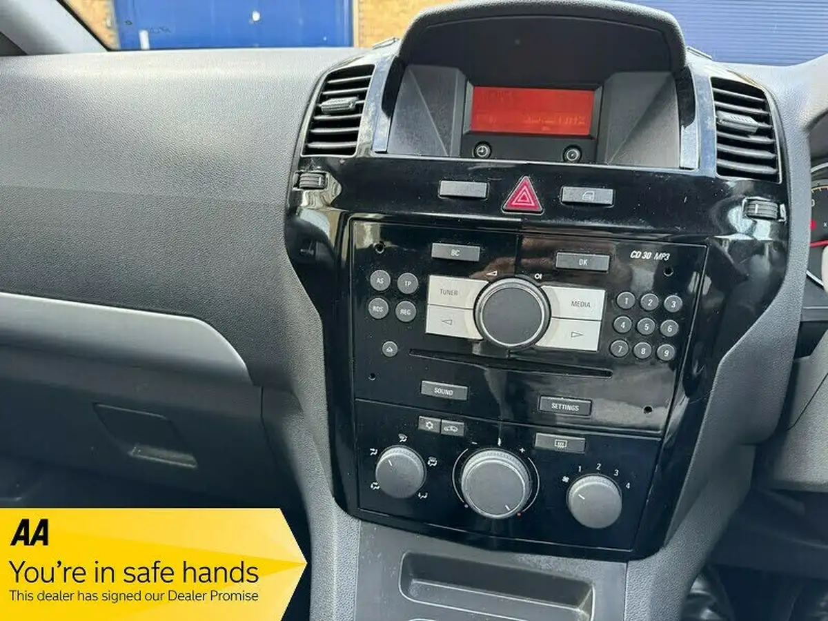 2014-vauxhall-zafira-18-exclusiv-120ps-big-18