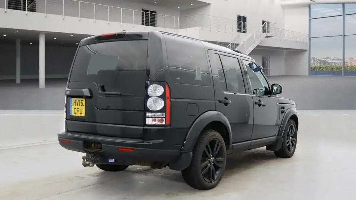 2015-land-rover-discovery-4-30-sd-v6-hse-big-9