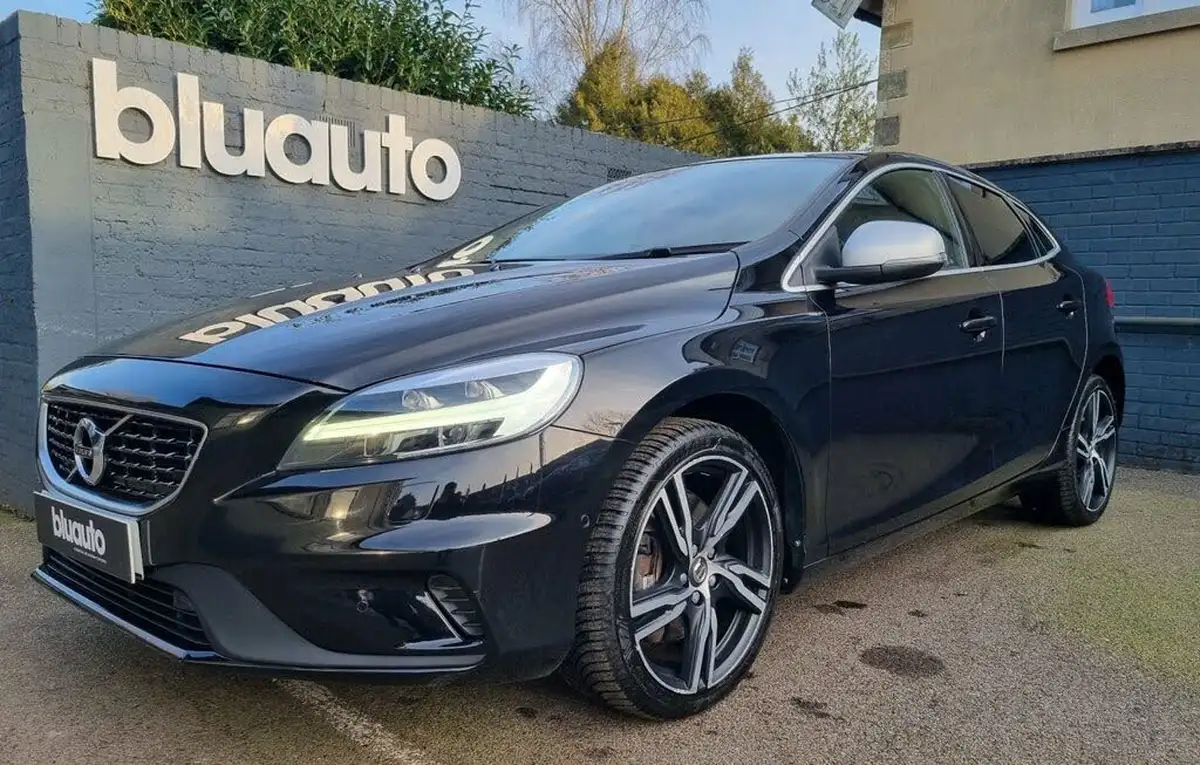 2018-volvo-v40-15-t2-r-design-pro-big-0