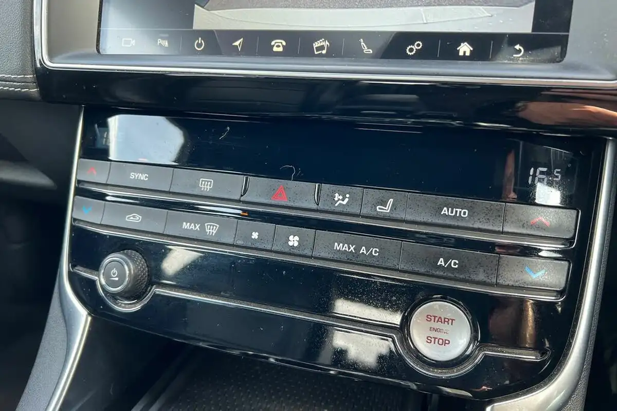 2018-jaguar-xe-20i-r-sport-200ps-1997cc-big-29