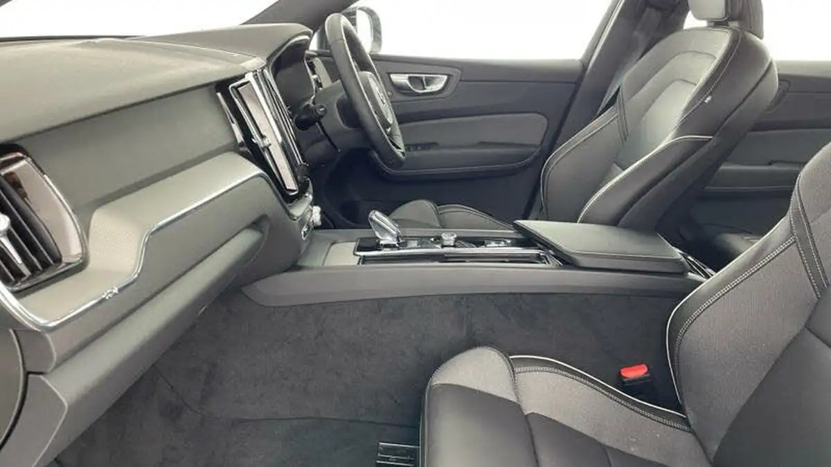 2024-volvo-xc60-20-b5-plus-big-38