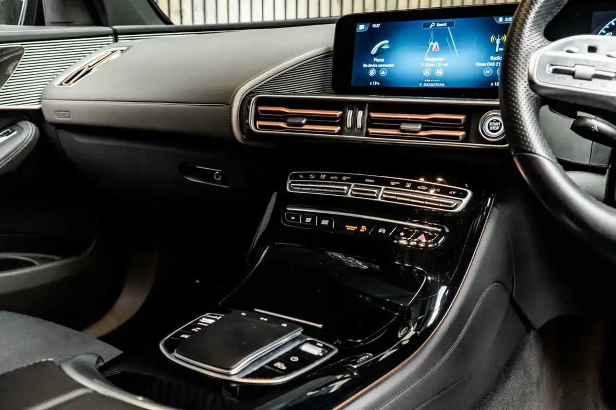 2022-mercedes-benz-eqc-e-eqc-400-amg-line-premium-plus-big-24
