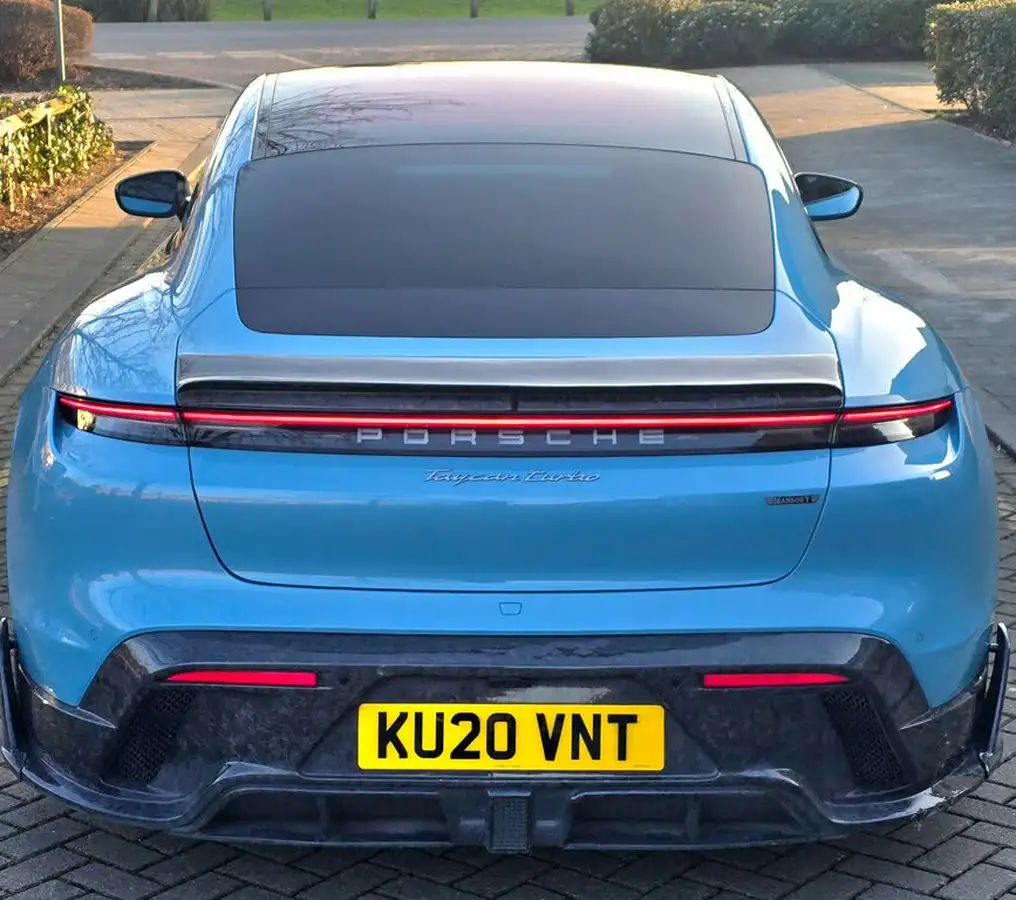 2020-porsche-taycan-e-turbo-big-13