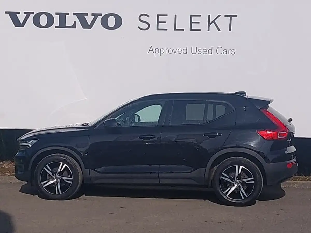 2020-volvo-xc40-15-t3-r-design-big-3