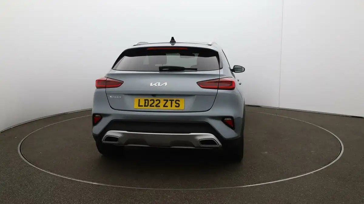 2022-kia-xceed-15-t-gdi-4-big-6