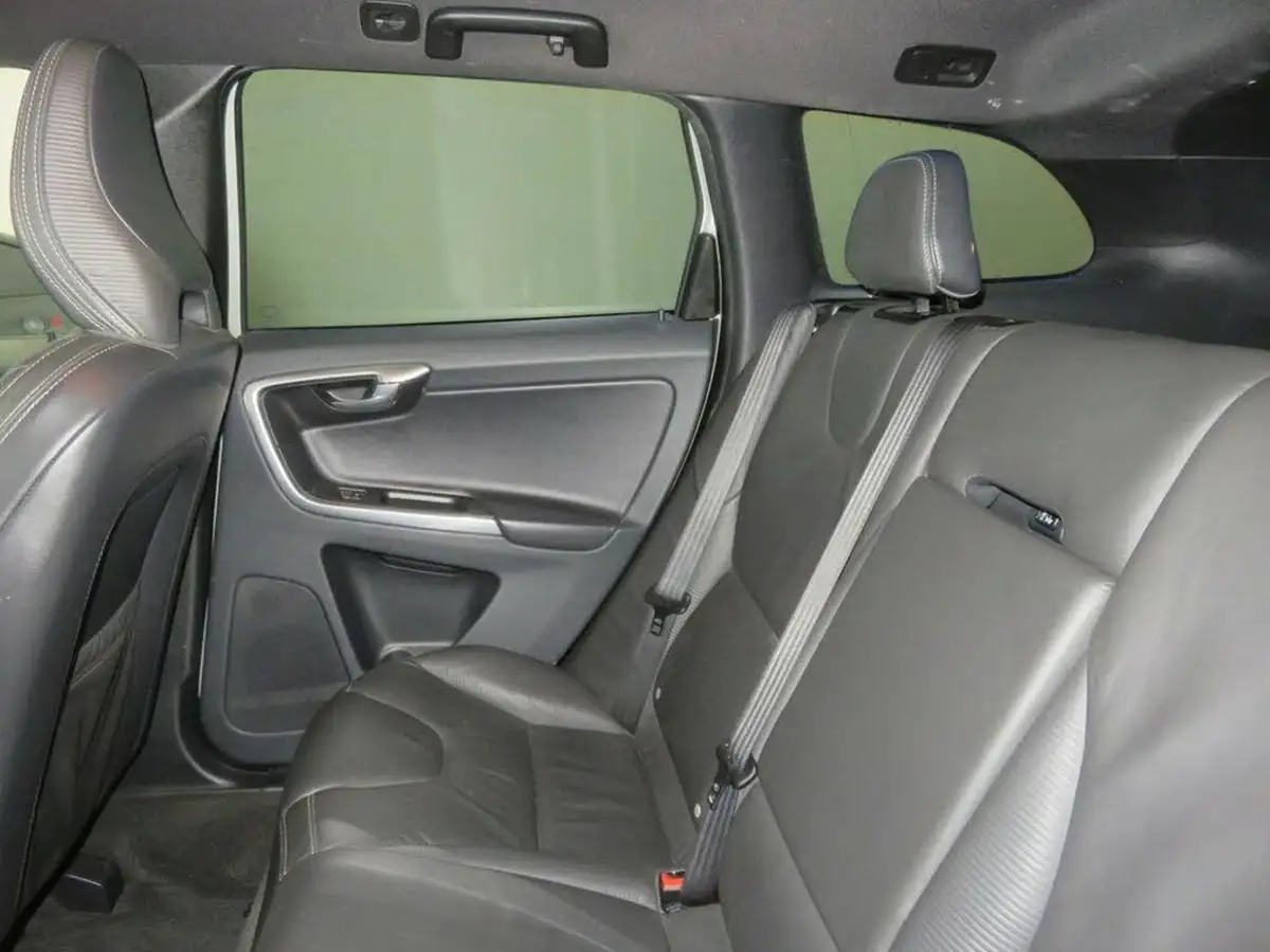 2013-volvo-xc60-24td-d5-r-design-215bhp-geartronic-big-45