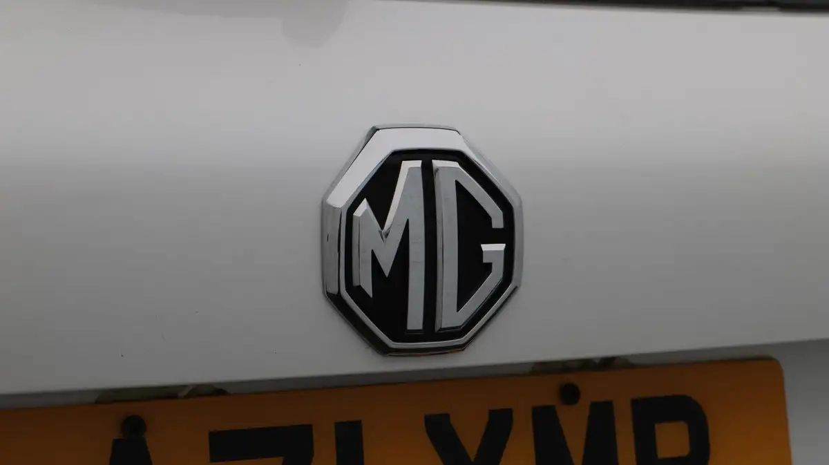 2022-mg-hs-15t-gdi-exclusive-162ps-big-22